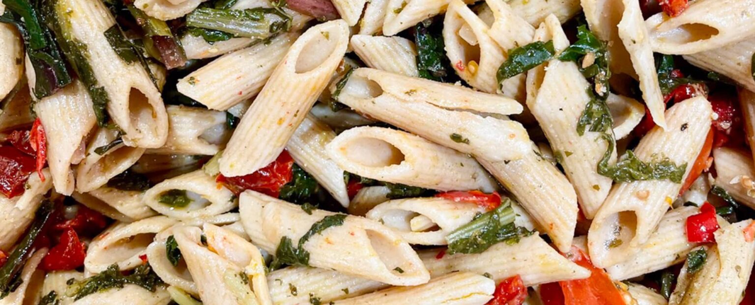 Rezept vom Biohof Bursch für Nudelsalat mit Blattzichorie.