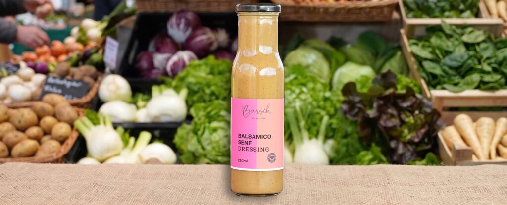 Flasche Balsamico-Senf-Dressing im Markt