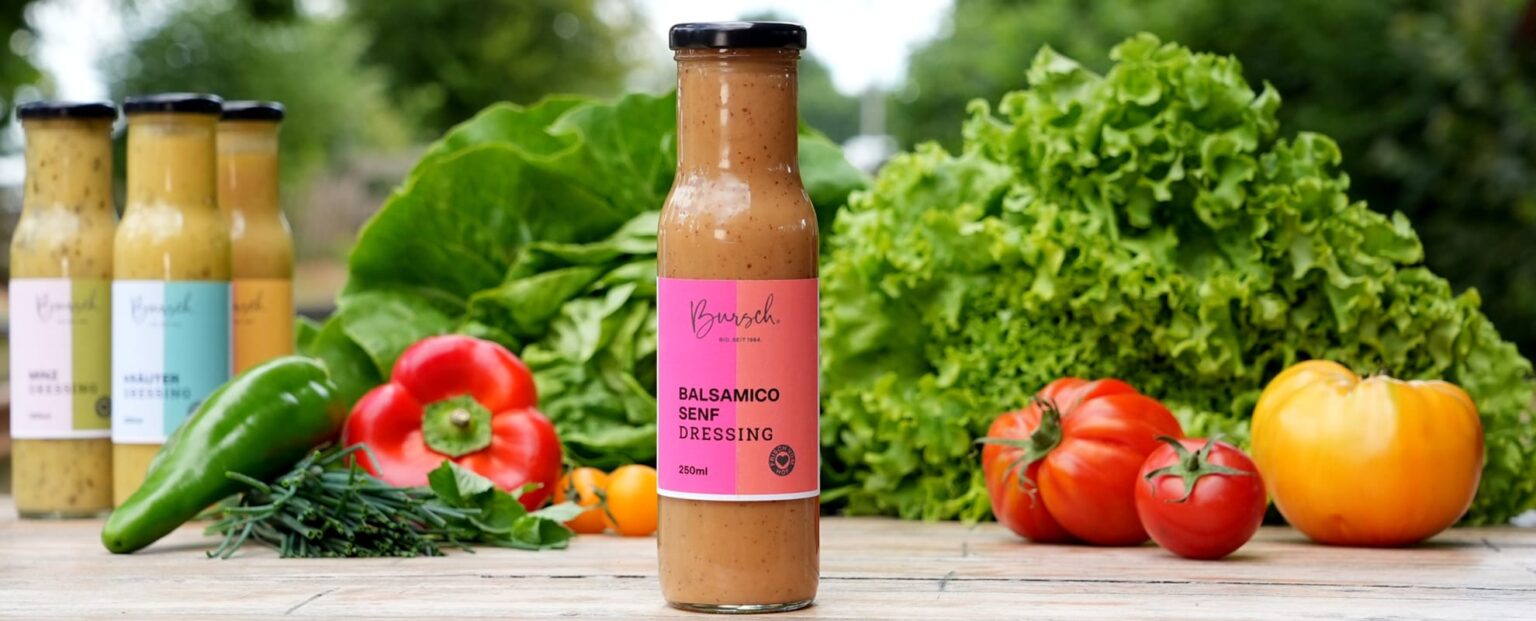 Flasche Balsamico-Senf-Dressing im Markt