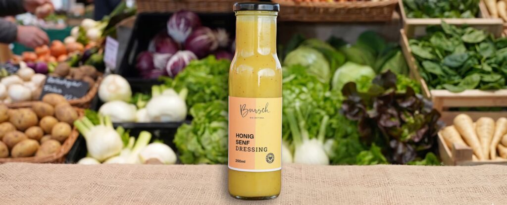 Flasche Honig-Senf-Dressing auf Markt