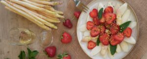 Roher Spargel-Salat