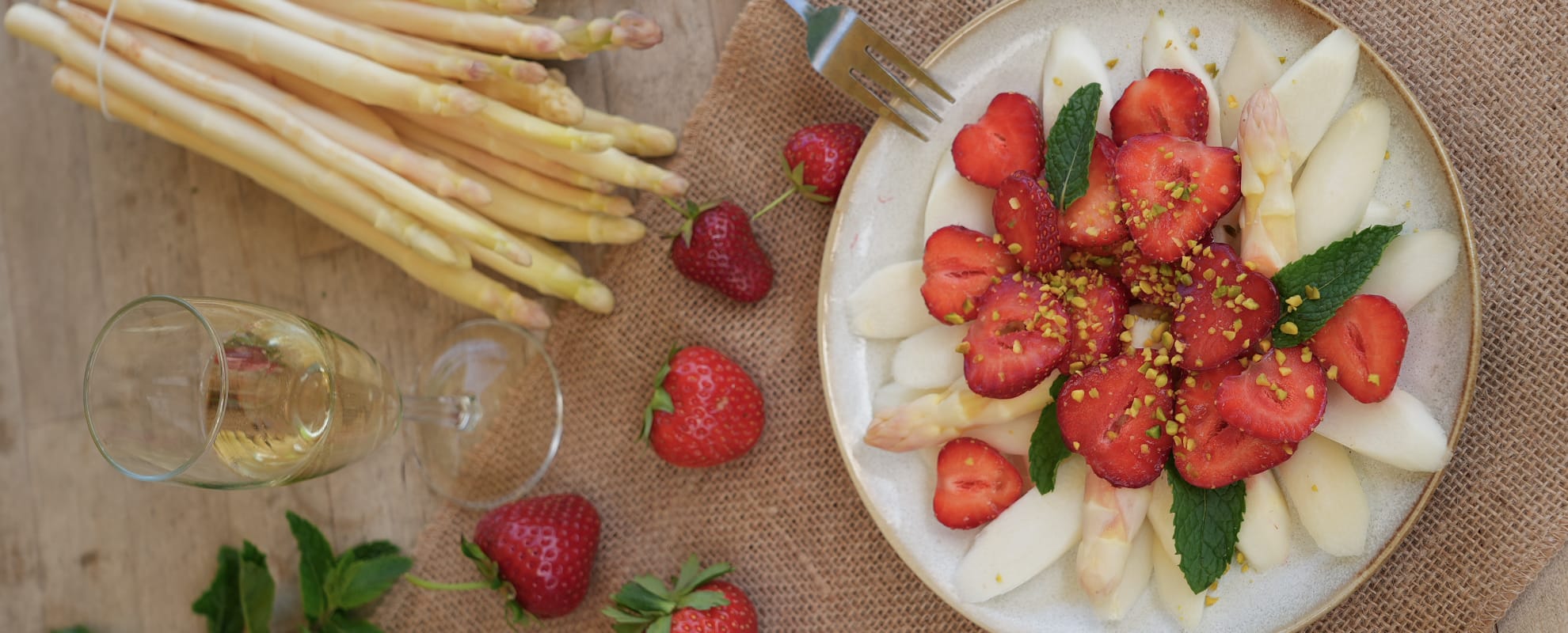 Roher Spargel-Salat