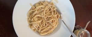 Ein Teller mit Spargel-Pasta